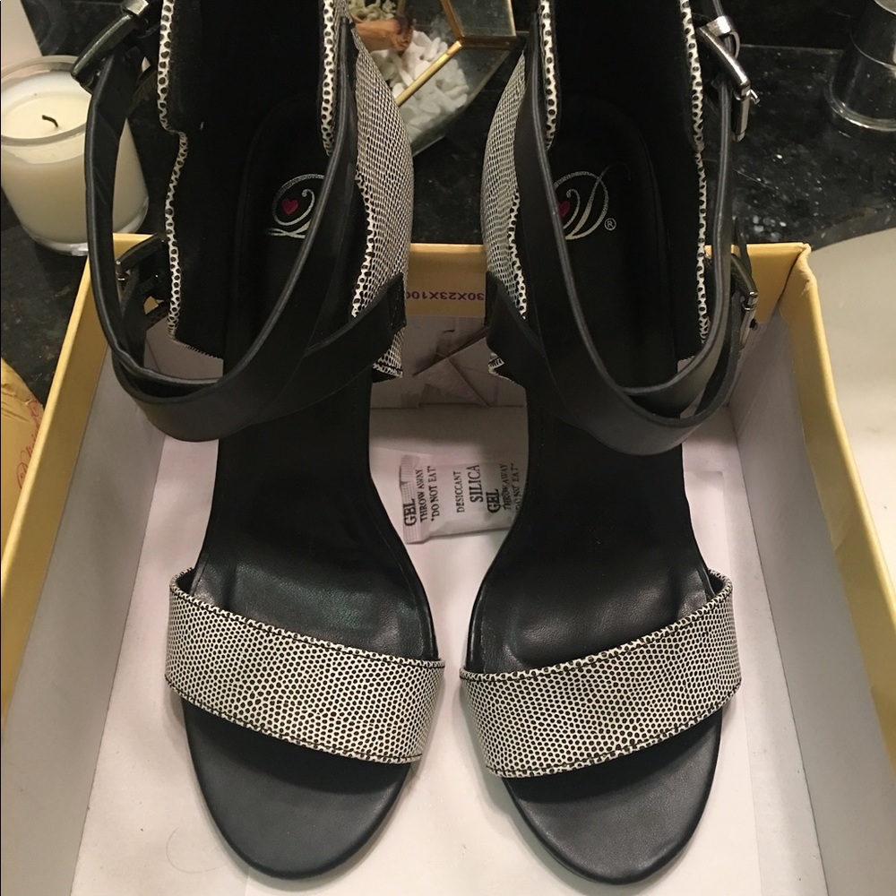 Black and White *Stylish* Heel